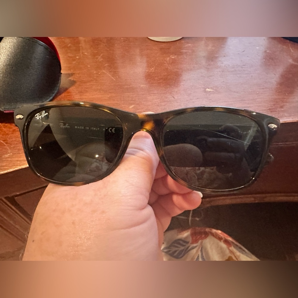 ☀️ Ray-Ban New Wayfarer Classic Sunglasses (RB2132)